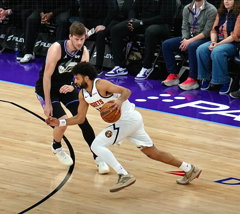 乐鱼app-约基奇22+12+5穆雷8记三分，乔治空砍36分，掘金灭爵士交手8连胜