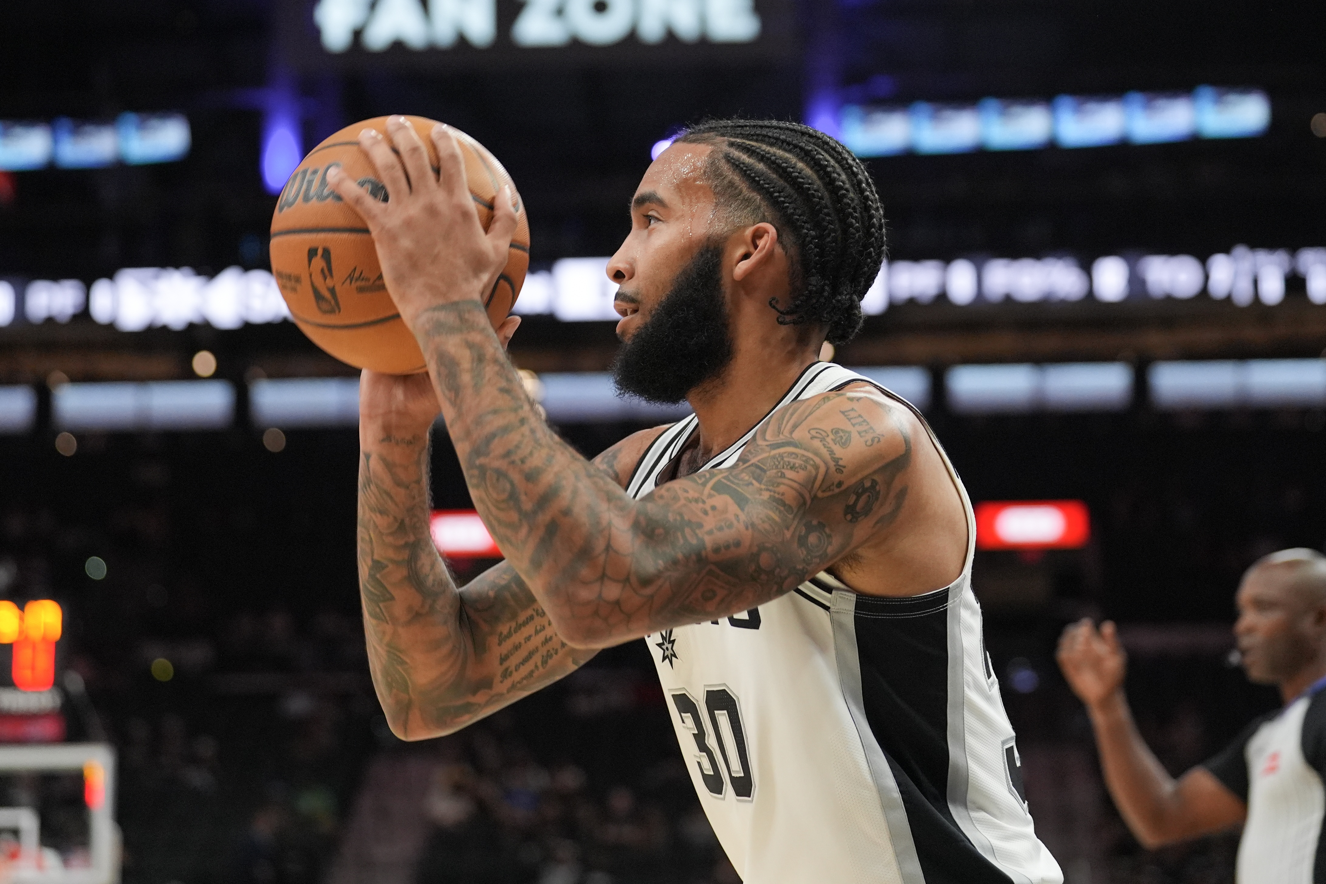 比肩水花！尚帕尼在分区决赛抢七中单场投进6记三分 NBA历史第3人